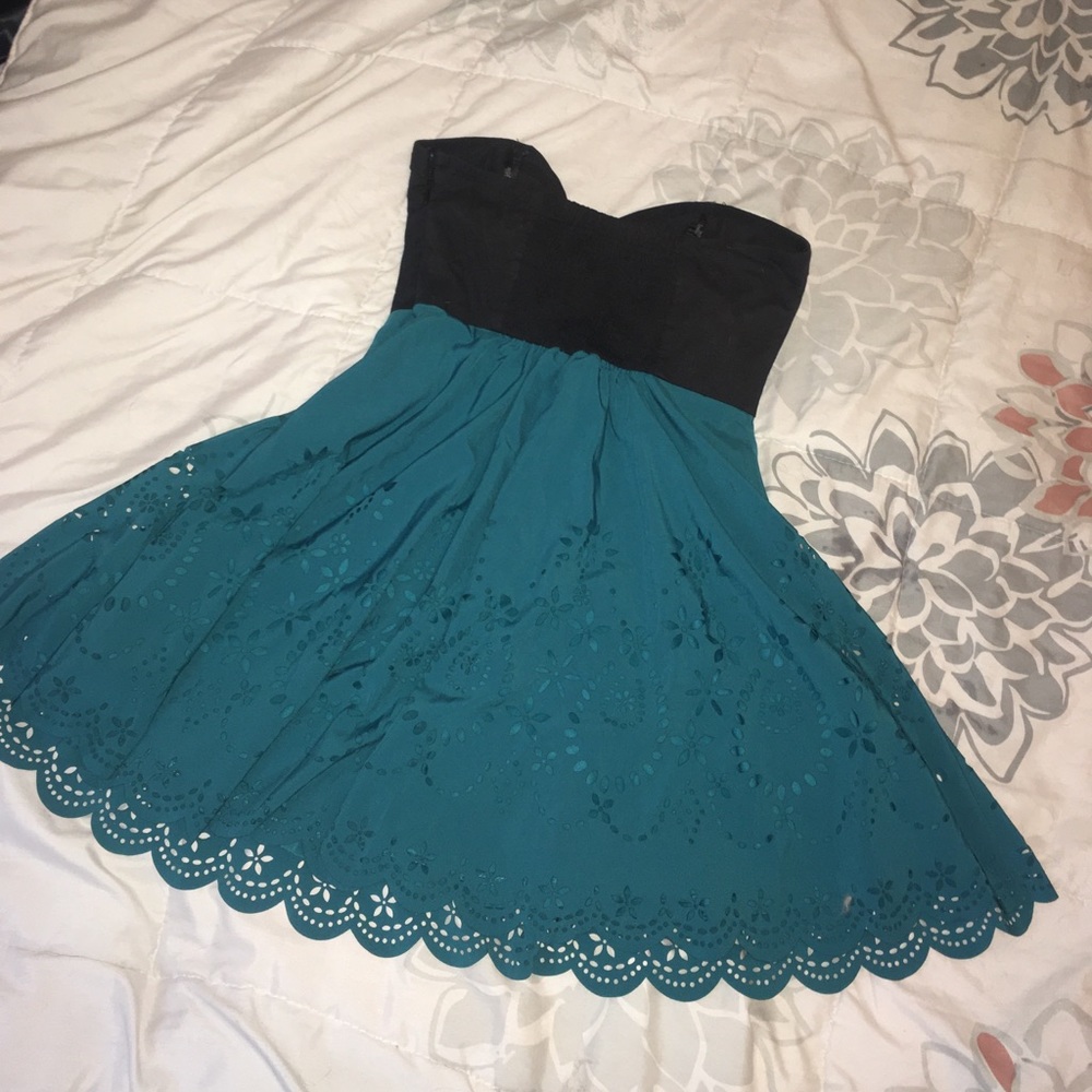 Dress - Picture 3 of 3